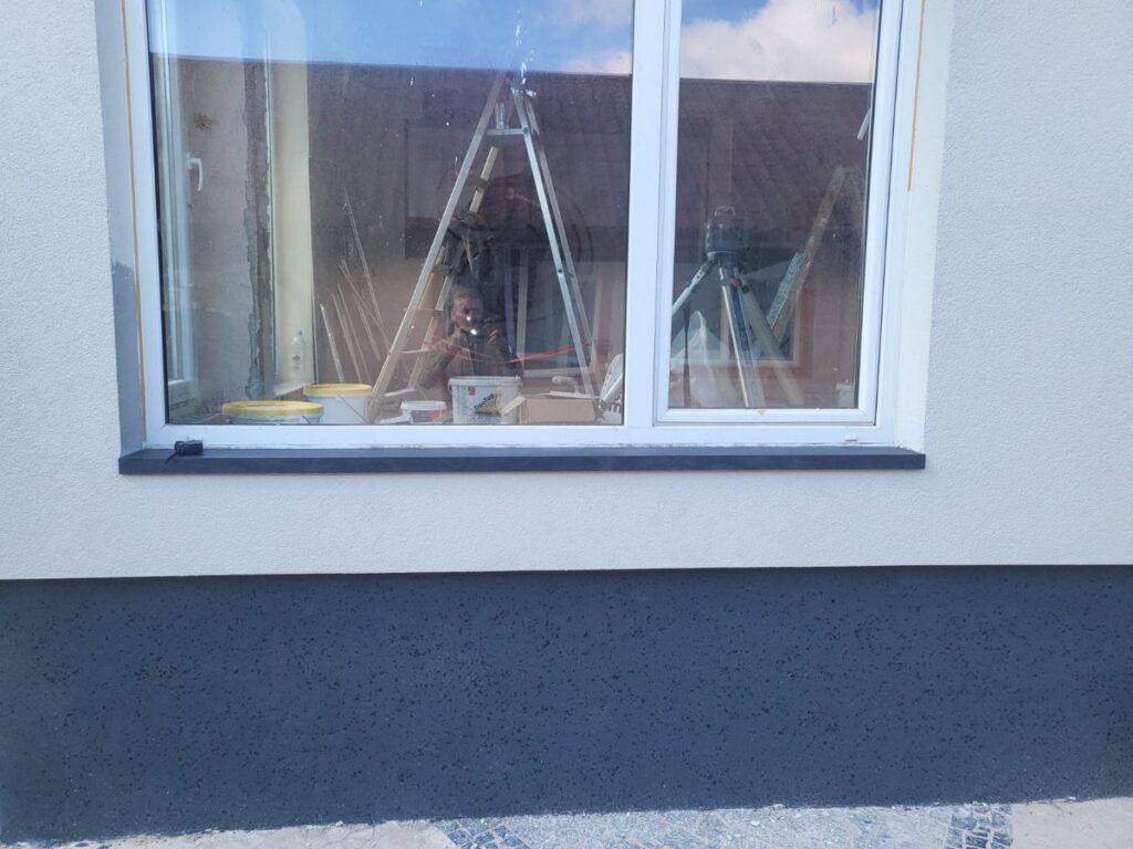 Pervaz exterior HPL în decor închis