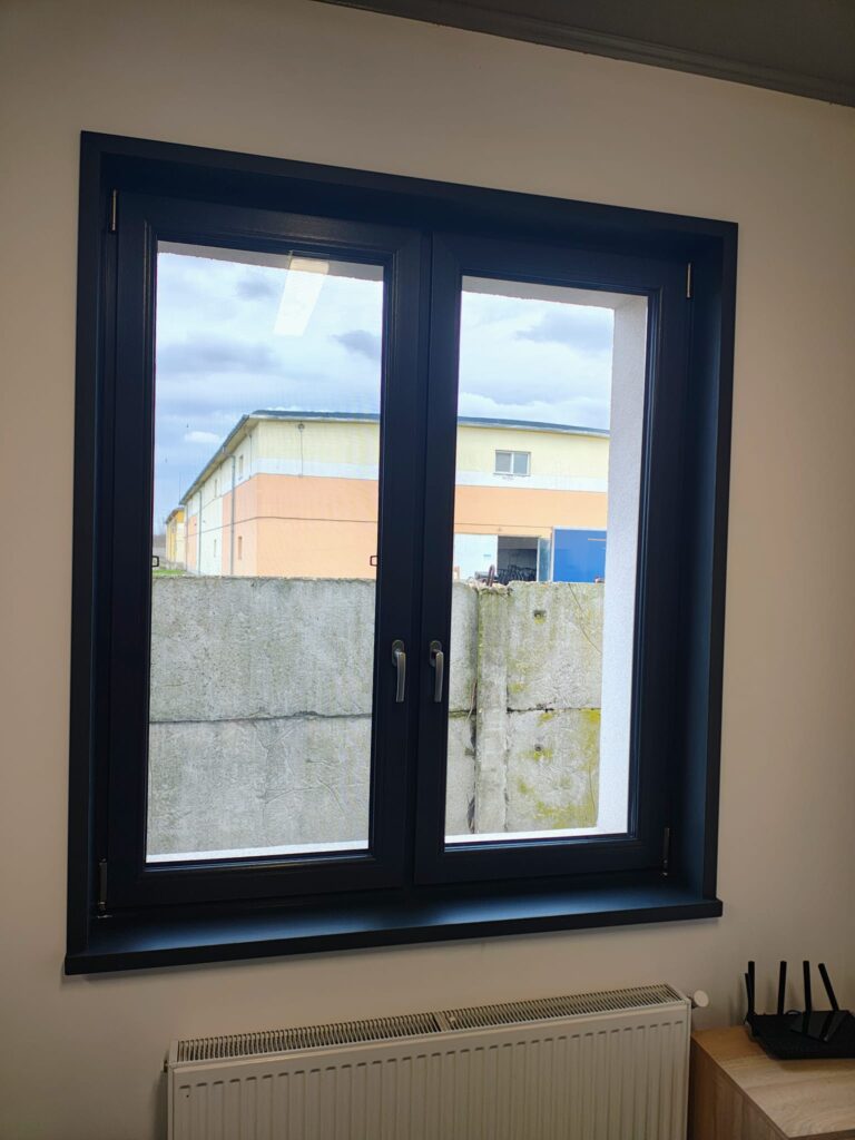 Ancadrament interior complet pentru fereastră