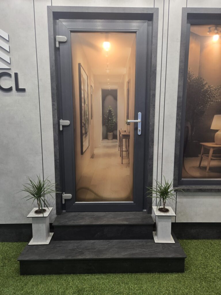 Ancadrament de ușă în expunerea MaxCL