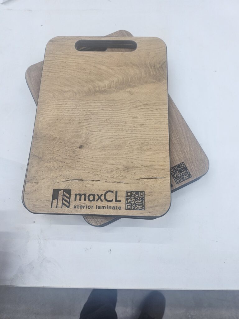 Plăci și platouri personalizate cu mâner