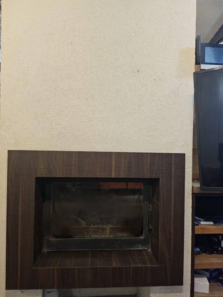 Ramă decorativă pentru focar închis